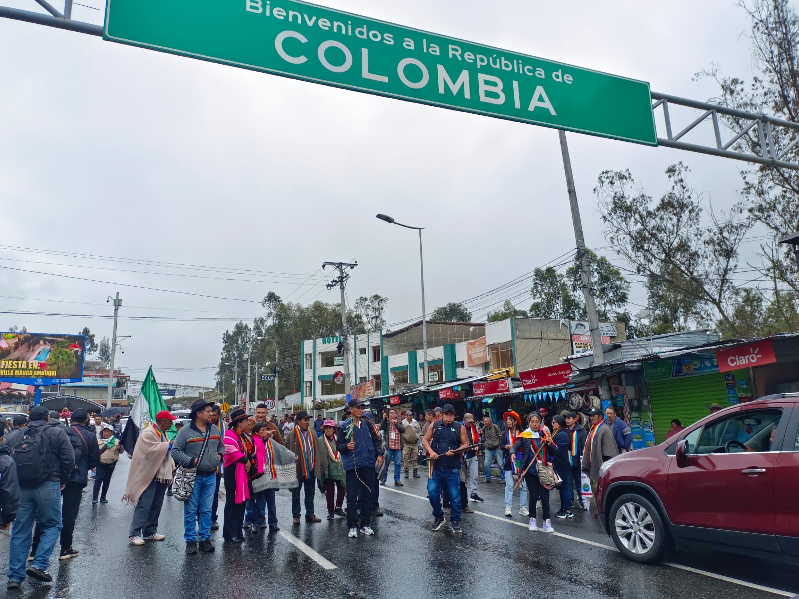 Inicia cierre indefinido del puente internacional de Rumichaca