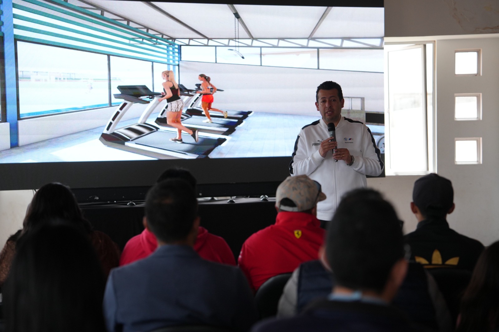 Carchi moderniza su pista atlética: inversión que impulsará el deporte local Carchi.