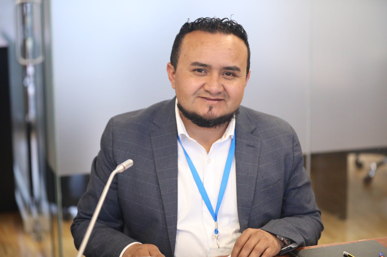 Asambleista Cristian Benavides exige suspender el registro del nuevo directorio de la FEC