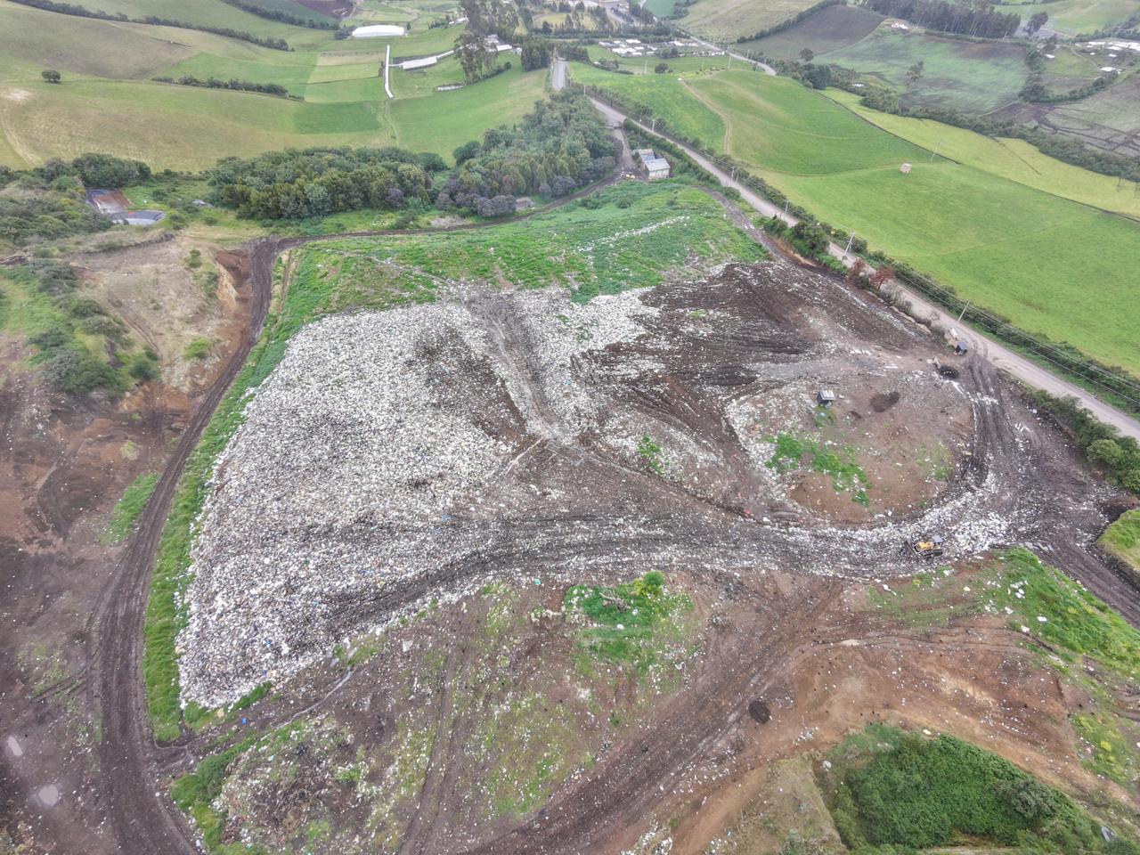 Molestias por manejo del relleno sanitario de Tulcán en medio de plan para su repotenciación
